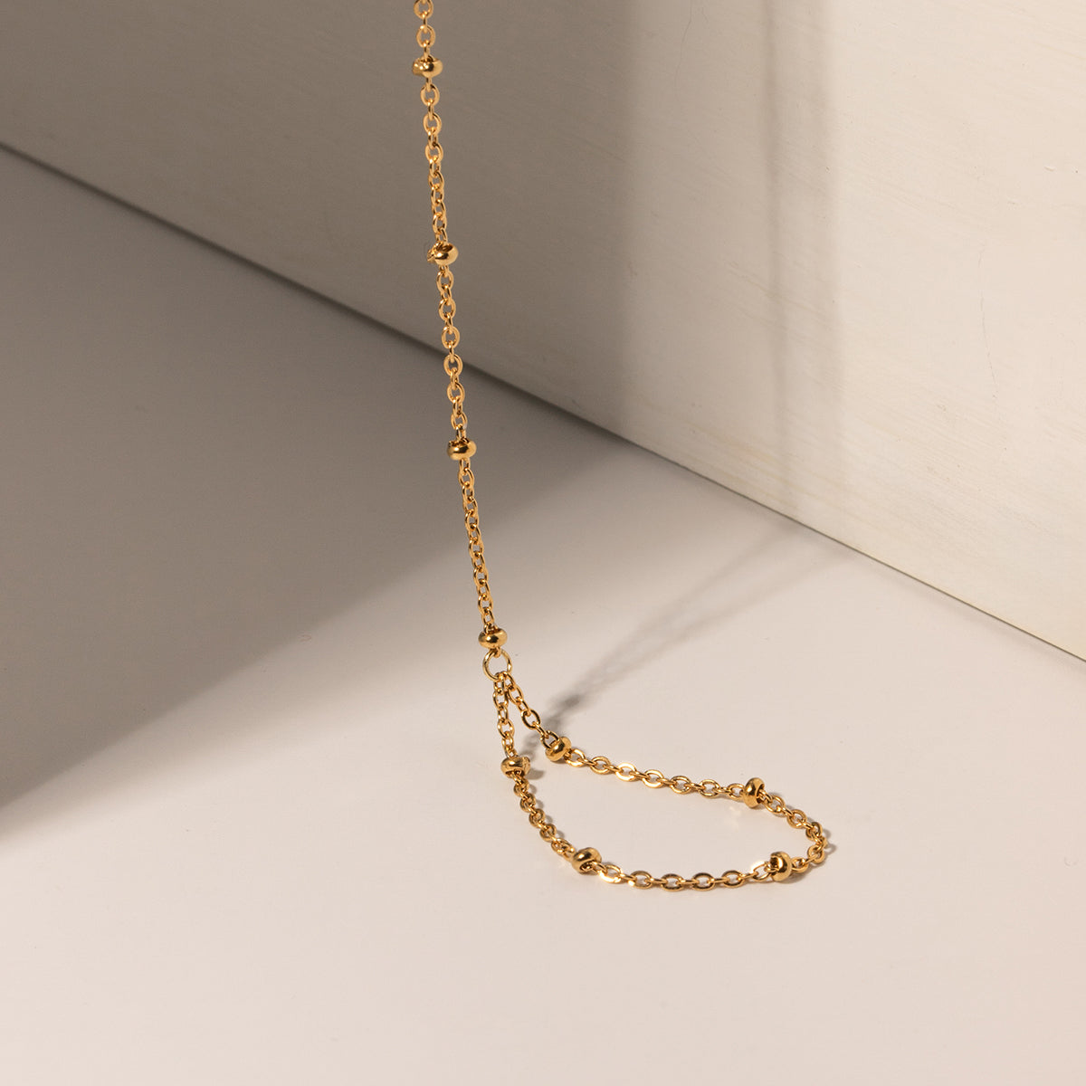 Noora Hand Chain